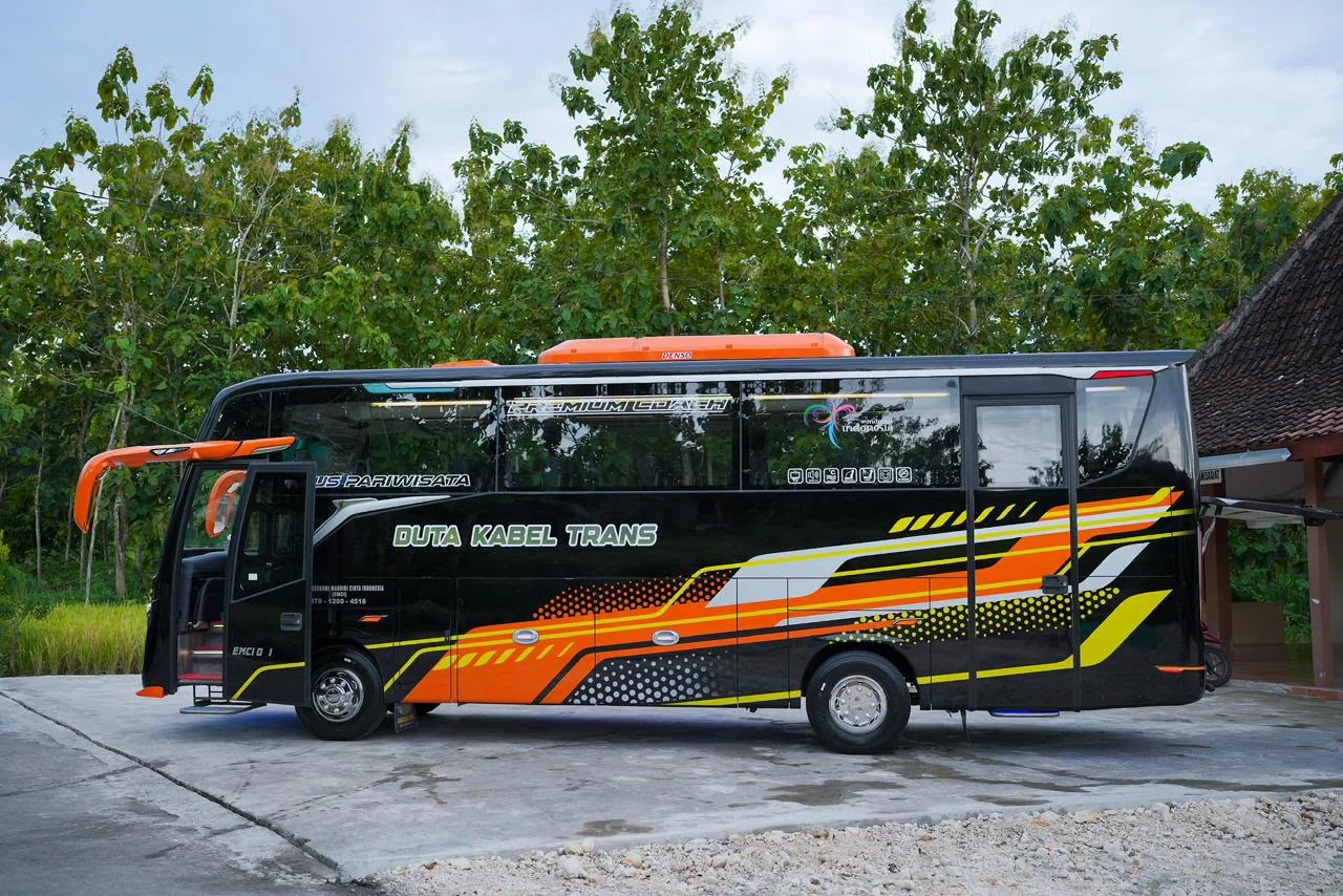 Bus pariwisata Duta Kabel Trans