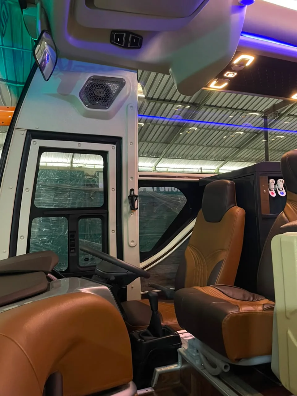 Cockpit bus Duta Kabel Trans